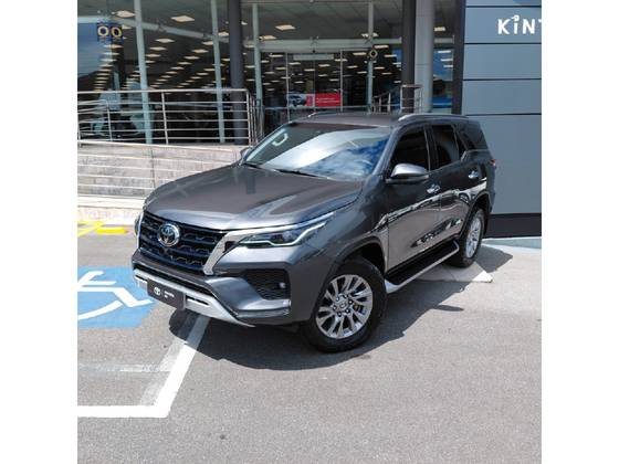 TOYOTA HILUX SW4 2.8 D-4D TURBO DIESEL SRX 7L 4X4 AUTOMÁTICO